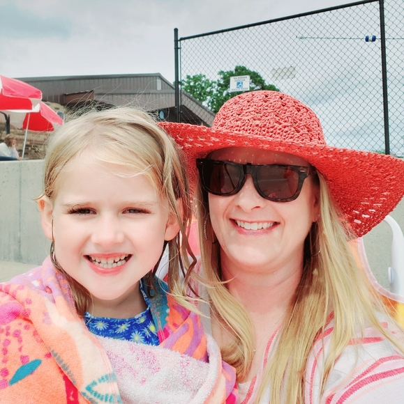 Meet your Posher, Casey - Picture 2 of 4